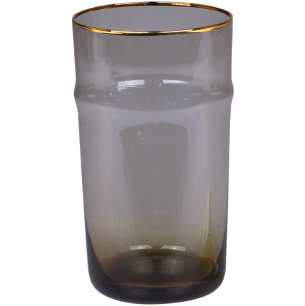 Комплект от 8бр чаши от стъкло ретро модел.Цвят сиво, златен кант.Размери -височина 2см, диаметър 29см.Да не се слага в микровълнова печка.